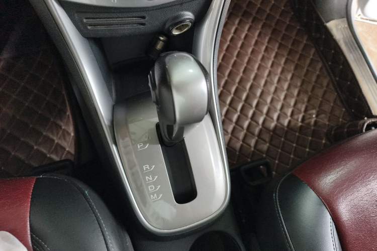 Used Chevrolet Trax 2016 1.4T Automatic Two-Wheel Drive Luxury Version Gear Lever