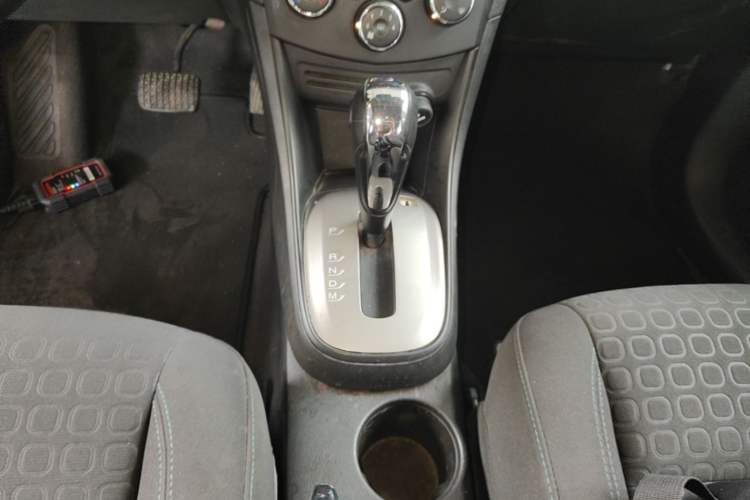 Used Chevrolet Trax 2016 1.4T Automatic Two-Wheel Drive Comfort Version with Sunroof Gear Lever