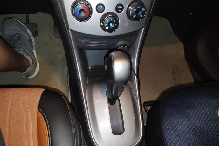 Used Chevrolet Trax 2016 1.4T Automatic Two-Wheel Drive Luxury Version Gear Lever