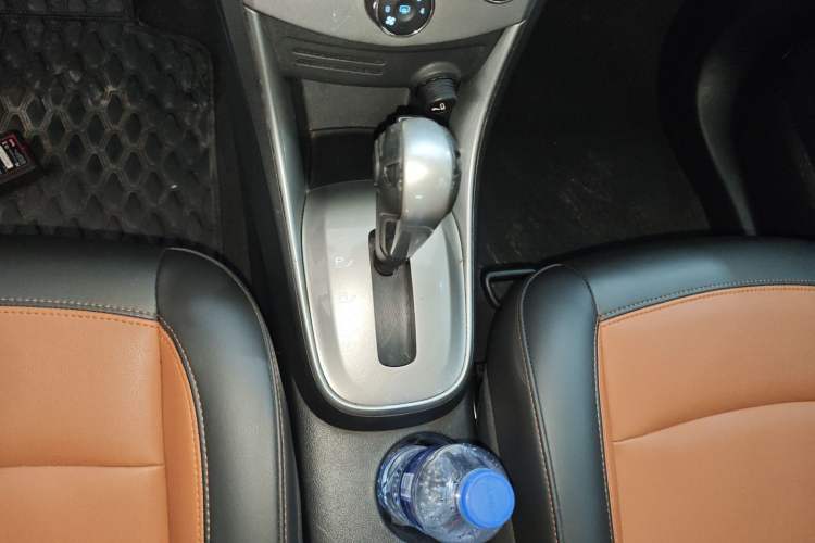 Used Chevrolet Trax 2016 1.4T Automatic 4x4 Flagship Model Gear Lever