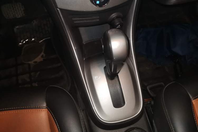 Used Chevrolet Trax 2016 1.4T Automatic 4x4 Flagship Model Gear Lever