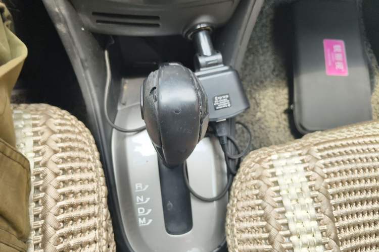 Used Chevrolet Trax 2016 1.4T Automatic Two-Wheel Drive Comfort Version with Sunroof Gear Lever