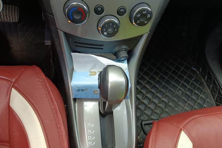 Used Chevrolet Trax 2016 1.4T Automatic Two-Wheel Drive Luxury Version Gear Lever