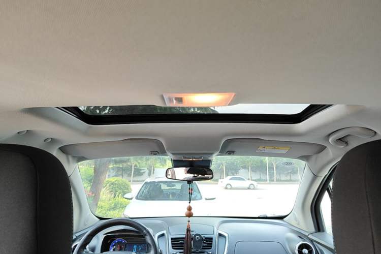 Used Chevrolet Trax 2016 1.4T Automatic Two-Wheel Drive Comfort Version with Sunroof Headliner