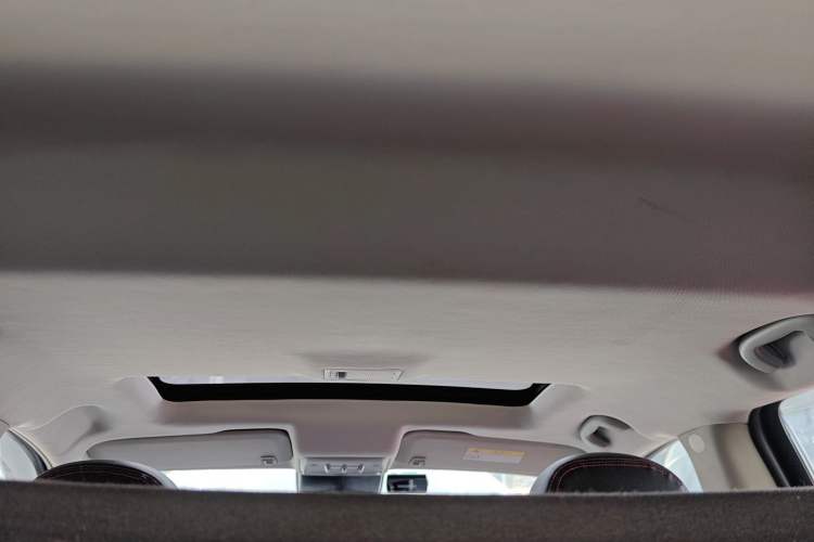 Used Chevrolet Trax 2016 1.4T Manual Two-Wheel Drive Comfort Version with Sunroof Headliner