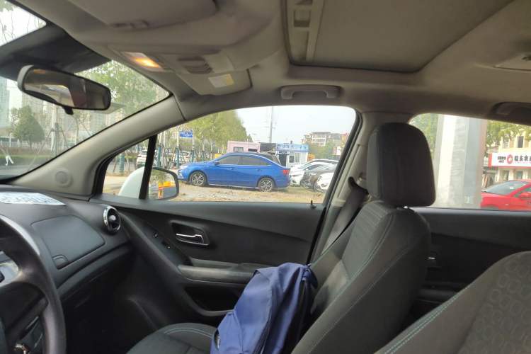 Used Chevrolet Trax 2016 1.4T Manual Two-Wheel Drive Comfort Version with Sunroof Headliner