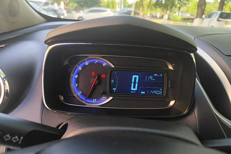 Used Chevrolet Trax 2016 1.4T Manual Two-Wheel Drive Comfort Version with Sunroof Instrument Cluster
