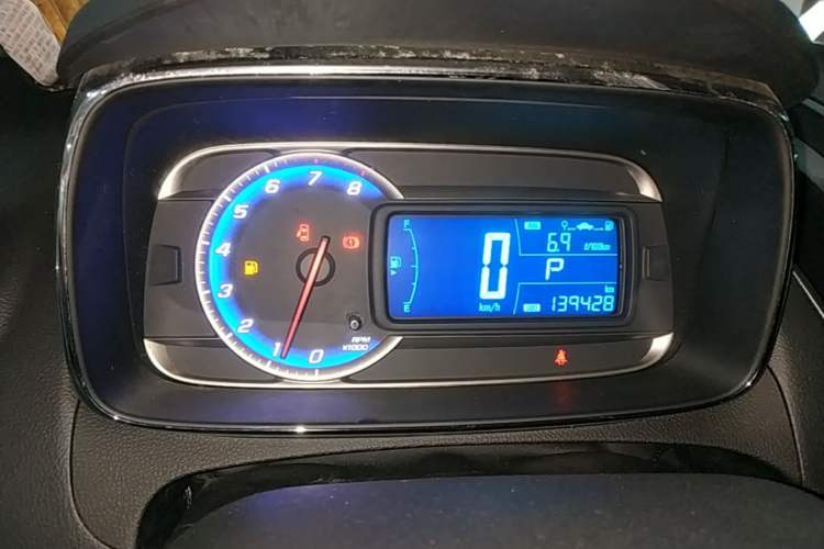 Used Chevrolet Trax 2016 1.4T Automatic Two-Wheel Drive Comfort Version with Sunroof Instrument Cluster