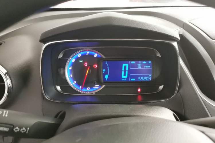Used Chevrolet Trax 2016 1.4T Manual Two-Wheel Drive Comfort Version with Sunroof Instrument Cluster