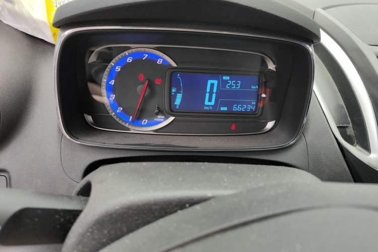 Used Chevrolet Trax 2016 1.4T Manual Two-Wheel Drive Comfort Version with Sunroof Instrument Cluster