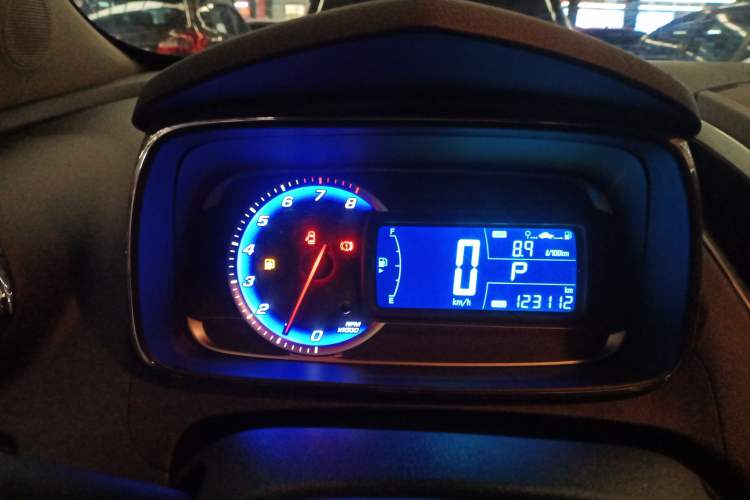 Used Chevrolet Trax 2016 1.4T Automatic Two-Wheel Drive Comfort Version with Sunroof Instrument Cluster