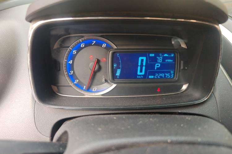 Used Chevrolet Trax 2016 1.4T Automatic Two-Wheel Drive Comfort Version with Sunroof Instrument Cluster