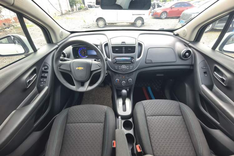 Used Chevrolet Trax 2016 1.4T Automatic Two-Wheel Drive Comfort Version with Sunroof Interior 1