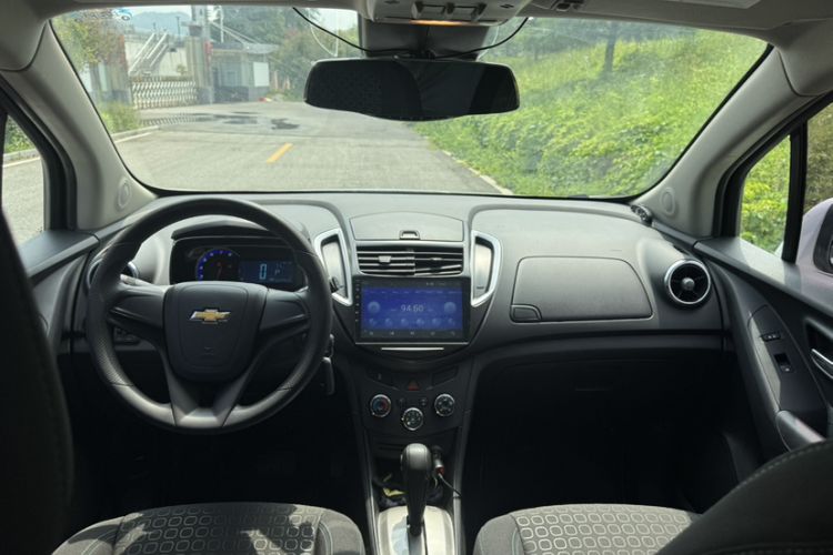 Used Chevrolet Trax 2016 1.4T Automatic Two-Wheel Drive Comfort Version with Sunroof Interior 1