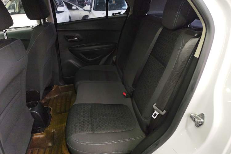 Used Chevrolet Trax 2016 1.4T Manual Two-Wheel Drive Comfort Version with Sunroof Interior 1