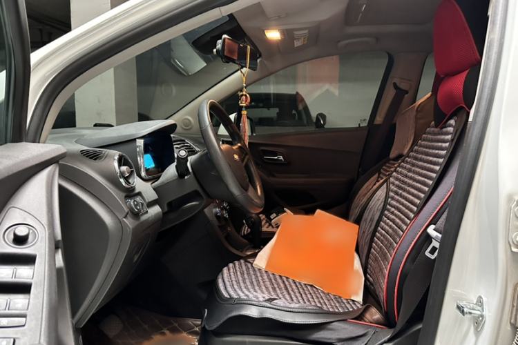 Used Chevrolet Trax 2016 1.4T Automatic Two-Wheel Drive Comfort Version with Sunroof Interior 2