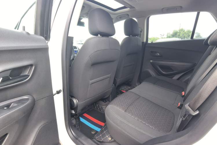 Used Chevrolet Trax 2016 1.4T Automatic Two-Wheel Drive Comfort Version with Sunroof Interior 2
