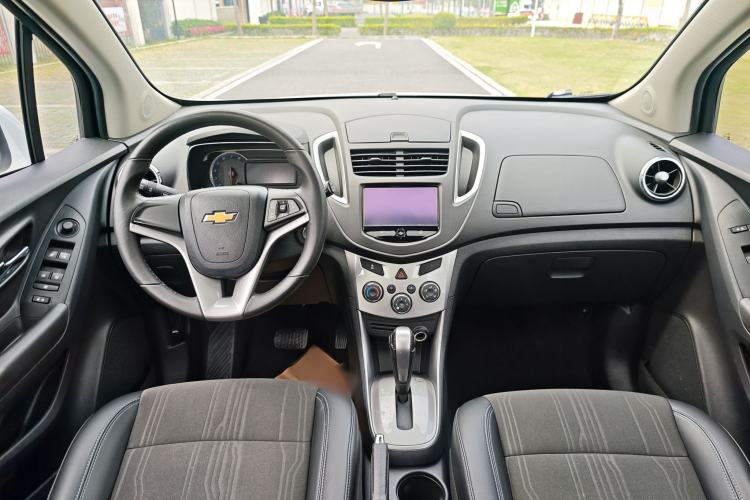 Used Chevrolet Trax 2016 1.4T Automatic Two-Wheel Drive Luxury Version Interior 2