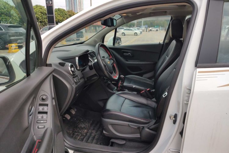Used Chevrolet Trax 2016 1.4T Manual Two-Wheel Drive Comfort Version with Sunroof Interior 2