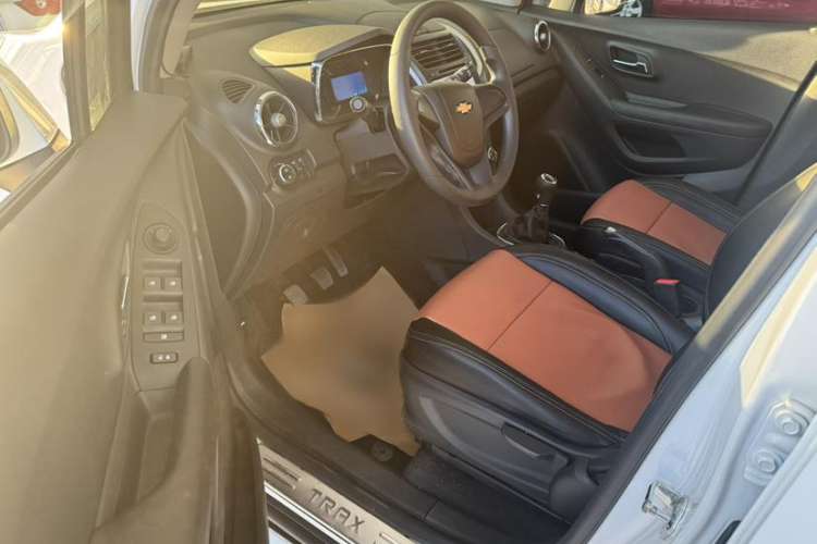 Used Chevrolet Trax 2016 1.4T Manual Two-Wheel Drive Comfort Version with Sunroof Interior 2