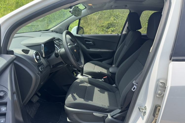 Used Chevrolet Trax 2016 1.4T Automatic Two-Wheel Drive Comfort Version with Sunroof Interior 2