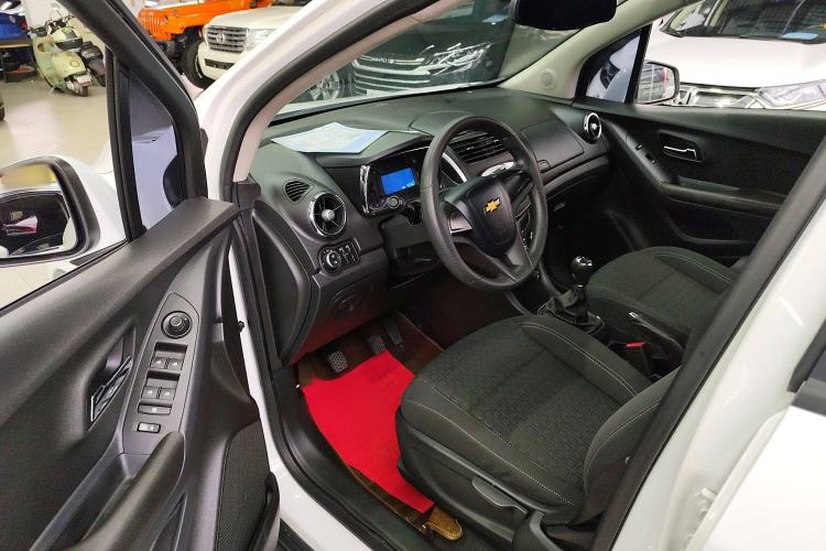 Used Chevrolet Trax 2016 1.4T Manual Two-Wheel Drive Comfort Version with Sunroof Interior 2