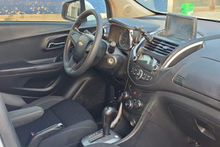 Used Chevrolet Trax 2016 1.4T Automatic Two-Wheel Drive Comfort Version with Sunroof Interior 2