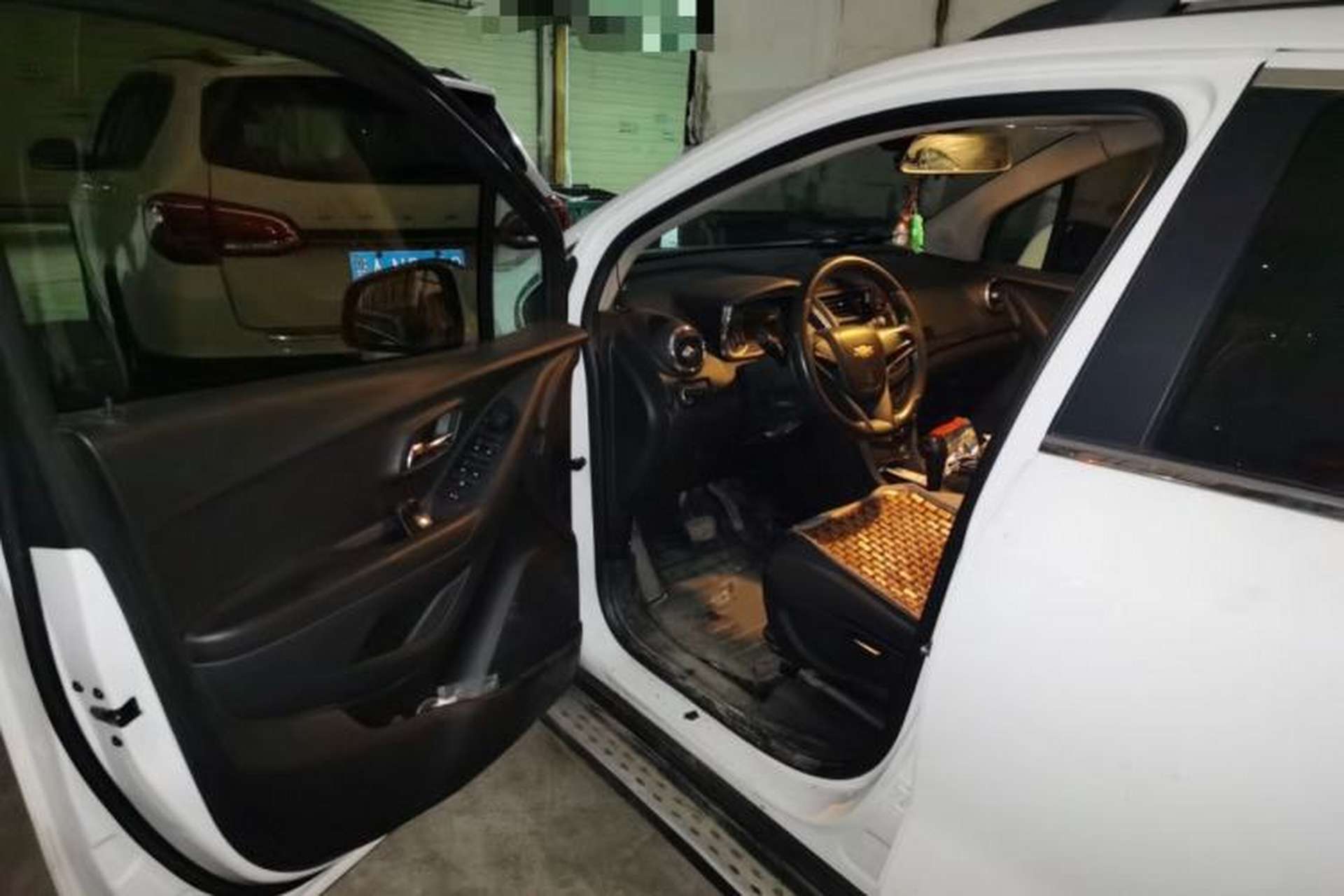 Used Chevrolet Trax 2016 1.4T Automatic Two-Wheel Drive Comfort Version with Sunroof Interior 3