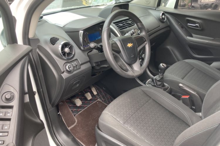 Used Chevrolet Trax 2016 1.4T Manual Two-Wheel Drive Comfort Version with Sunroof Interior 3
