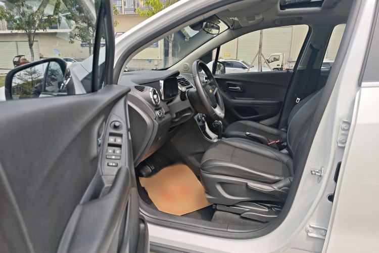 Used Chevrolet Trax 2016 1.4T Automatic Two-Wheel Drive Luxury Version Interior 3