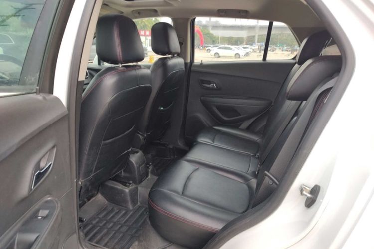 Used Chevrolet Trax 2016 1.4T Manual Two-Wheel Drive Comfort Version with Sunroof Interior 3