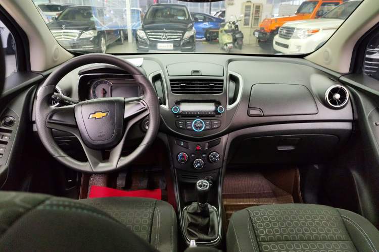 Used Chevrolet Trax 2016 1.4T Manual Two-Wheel Drive Comfort Version with Sunroof Interior 3