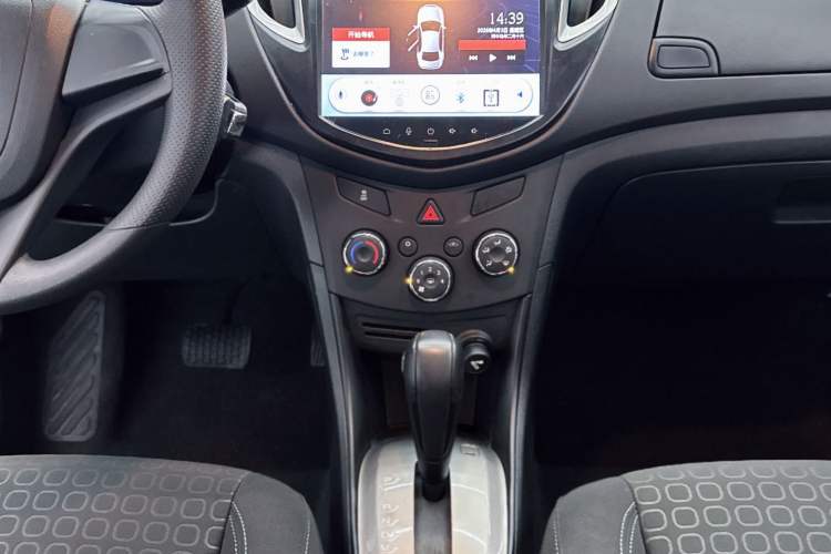 Used Chevrolet Trax 2016 1.4T Automatic Two-Wheel Drive Comfort Version with Sunroof Interior 4