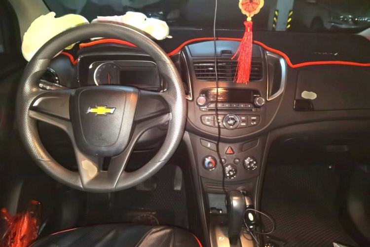 Used Chevrolet Trax 2016 1.4T Automatic Two-Wheel Drive Comfort Version with Sunroof Interior 4