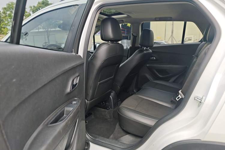 Used Chevrolet Trax 2016 1.4T Automatic Two-Wheel Drive Luxury Version Interior 4