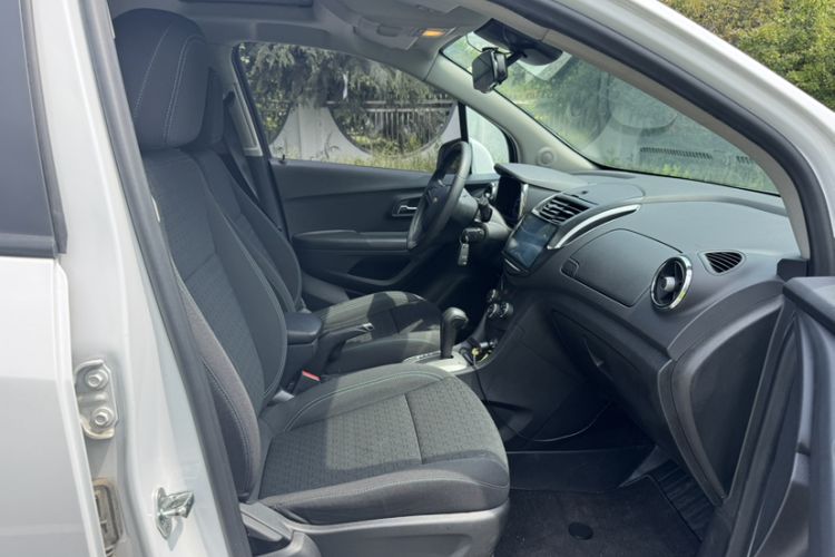 Used Chevrolet Trax 2016 1.4T Automatic Two-Wheel Drive Comfort Version with Sunroof Interior 4