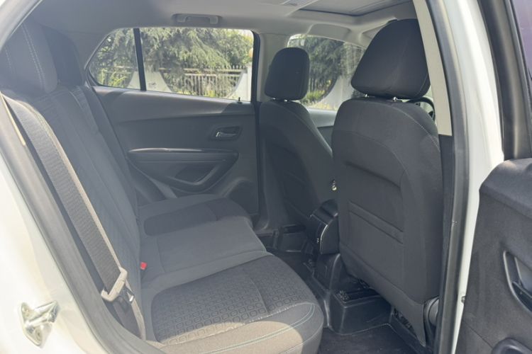 Used Chevrolet Trax 2016 1.4T Automatic Two-Wheel Drive Comfort Version with Sunroof Interior 5