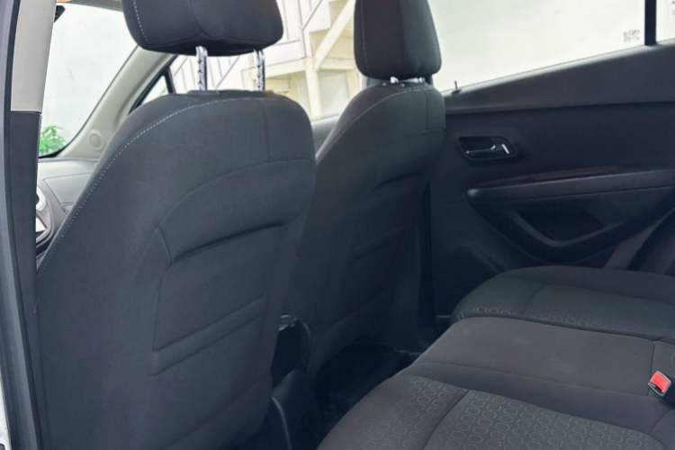 Used Chevrolet Trax 2016 1.4T Automatic Two-Wheel Drive Comfort Version with Sunroof Interior 6