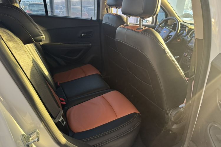 Used Chevrolet Trax 2016 1.4T Manual Two-Wheel Drive Comfort Version with Sunroof Interior 6