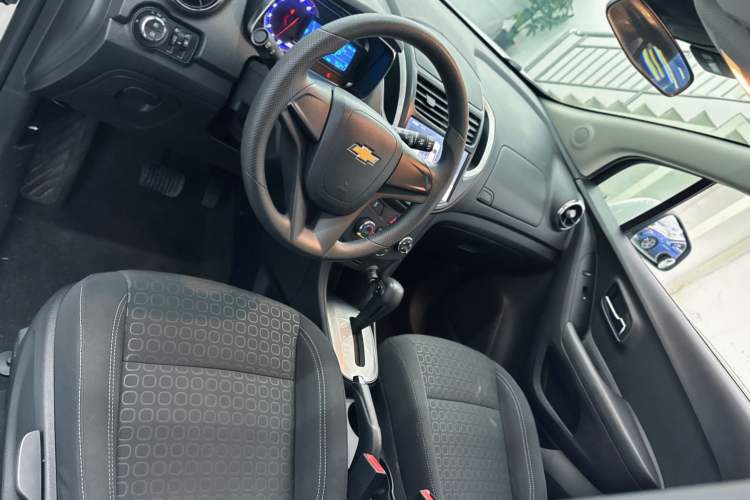 Used Chevrolet Trax 2016 1.4T Automatic Two-Wheel Drive Comfort Version with Sunroof Interior 7