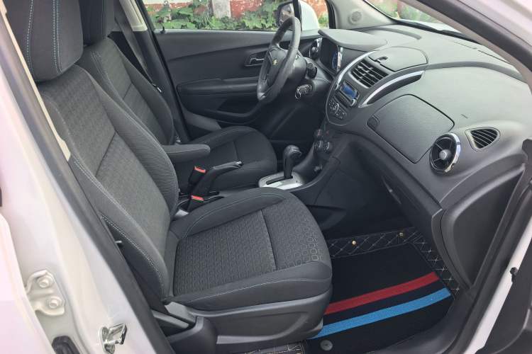 Used Chevrolet Trax 2016 1.4T Automatic Two-Wheel Drive Comfort Version with Sunroof Interior 9