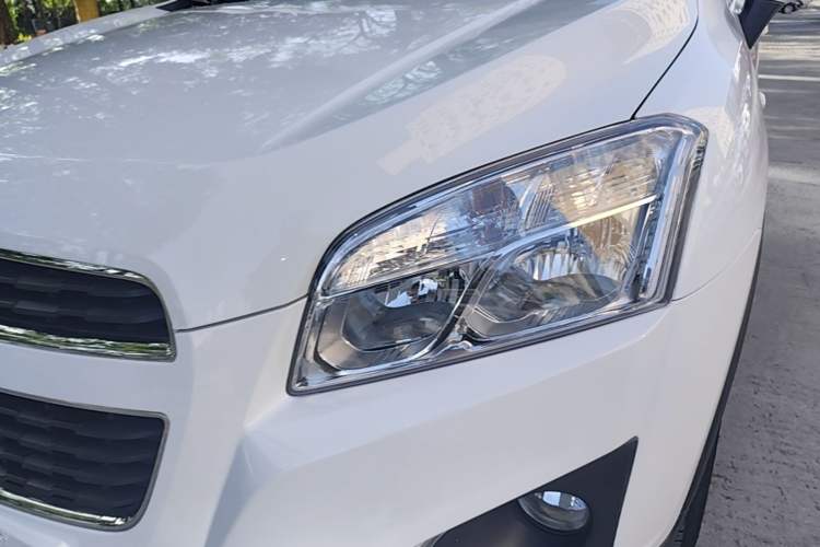 Used Chevrolet Trax 2016 1.4T Manual Two-Wheel Drive Comfort Version with Sunroof Left Front Headlight