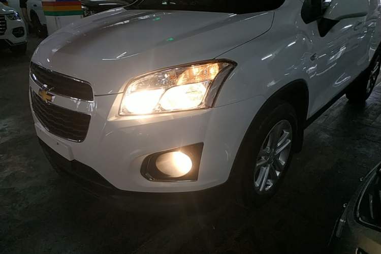 Used Chevrolet Trax 2016 1.4T Automatic Two-Wheel Drive Comfort Version with Sunroof Left Front Headlight