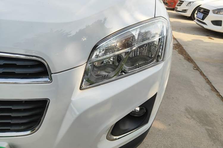 Used Chevrolet Trax 2016 1.4T Automatic Two-Wheel Drive Comfort Version with Sunroof Left Front Headlight