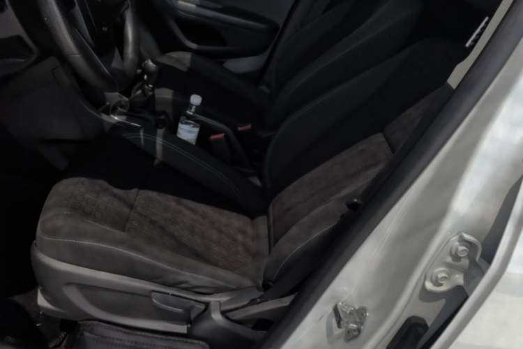 Used Chevrolet Trax 2016 1.4T Manual Two-Wheel Drive Comfort Version with Sunroof Left Front Seat
