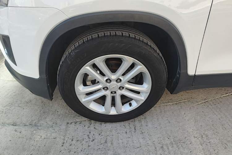 Used Chevrolet Trax 2016 1.4T Manual Two-Wheel Drive Comfort Version with Sunroof Left Front Wheel Hub