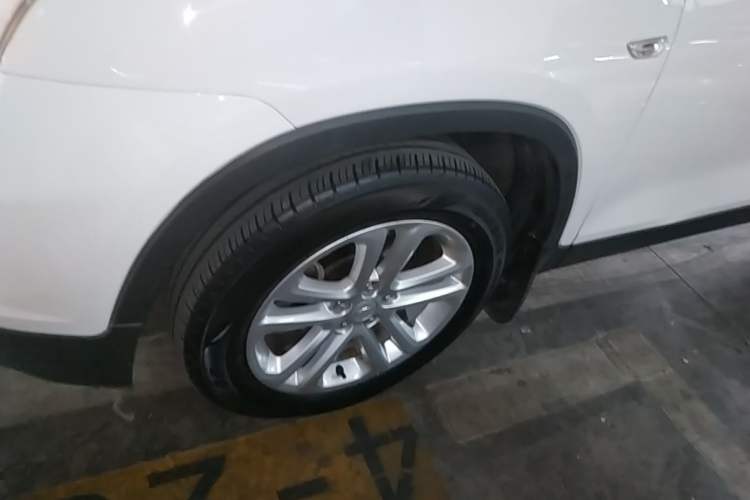 Used Chevrolet Trax 2016 1.4T Automatic Two-Wheel Drive Comfort Version with Sunroof Left Front Wheel Hub