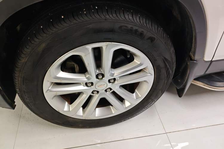Used Chevrolet Trax 2016 1.4T Automatic Two-Wheel Drive Comfort Version with Sunroof Left Front Wheel Hub