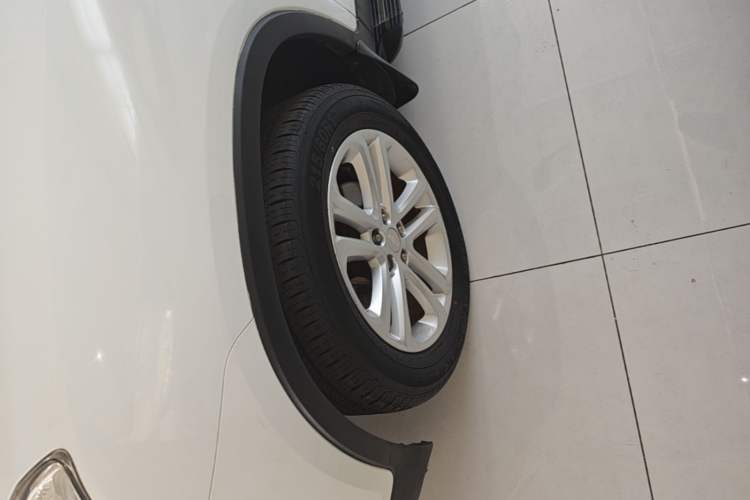 Used Chevrolet Trax 2016 1.4T Automatic Two-Wheel Drive Comfort Version with Sunroof Left Front Wheel Hub