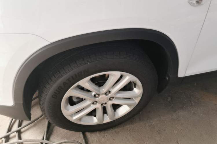 Used Chevrolet Trax 2016 1.4T Manual Two-Wheel Drive Comfort Version with Sunroof Left Front Wheel Hub
